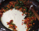 Foto del paso 3 de la receta: Pasta con acelga y salsa blanca/roja