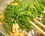 A picture of step 4 of Stir-Fried and Simmered Precut Konbu Seaweed and Pork.