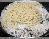 A picture of step 5 of Tuna and Shimeji Mushroom Cream Pasta.