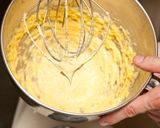 Meggyes-mákos pite krembl tésztával recept fázis 3 fotója