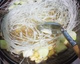 Foto langkah ke 5 dari resep Sup Sotoy (Soun, Telur, Oyong).