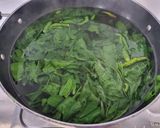 A picture of step 1 of Lasooni palakh paneer.