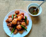 A picture of step 4 of Chaula bara - a famous street snack from Odisha.