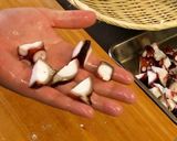 A picture of step 4 of Melt-in-Your-Mouth Akashiyaki (Octopus Egg Dumplings).