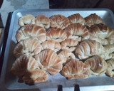 Foto del paso 5 de la receta: Medialunas (sin manteca y fácil)