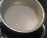 Foto langkah ke 2 dari resep Bubur sumsum lembut.