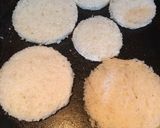 A picture of step 2 of Crispy Cheesy Pizza / Sandwich Disc.