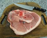 Foto del paso 1 de la receta: Chuletas de jamón acriolladas