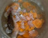 Foto langkah ke 2 dari resep Sayur bening bayam wortel.
