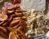 A picture of step 3 of Fried plantains, scrambled eggs & bread 🍞.