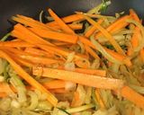 Foto del paso 3 de la receta: Cocina aromática: Wok de verduras y vegetales con hierbas frescas