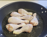 Foto del paso 1 de la receta: Muslitos de pollo con pisto (congelado)