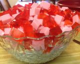 A picture of step 6 of Strawberry jelly with cream.