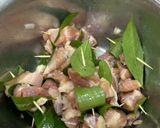 Hình bước làm 2 của món Thịt Ba Chỉ Nướng Lá Mắc Mật
