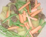 Foto langkah ke 2 dari resep Semur daging dan sayuran.