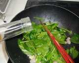 A picture of step 5 of Spinach and Bacon Sauteed in Butter.