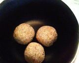 A picture of step 5 of Non-fried Rice Sesame Balls.