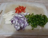 Foto langkah ke 2 dari resep Tumis sarden pedas.