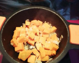 Foto del paso 1 de la receta: Crema de calabaza con salteado de tallos de espinacas