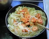 A picture of step 6 of Shrimp and Onions in a Mild Aurora Sauce.