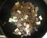 A picture of step 4 of Stewed Beef and Shirataki Noodles with Ginger.