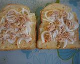 A picture of step 3 of Sweet Onion and Sweet Chili Sauce On Toast.