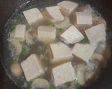 Foto langkah ke 3 dari resep Sup Tahu Jamur.