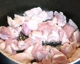 A picture of step 4 of Stewed Chicken, Daikon Radish, Carrots, and Konnyaku (Chikuzen-ni Style).