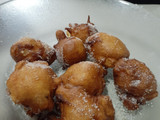 Bugnuelo con manzana y pasas de uvas