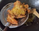 Foto langkah ke 4 dari resep Ayam Goreng Telur.