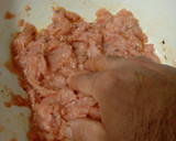 Foto del paso 3 de la receta: Embutido trufado de pollo