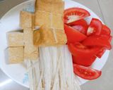 Hình bước làm 1 của món Canh nấm kim châm rau thì là