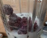 Foto del paso 1 de la receta: Licuado de yogurt y moras