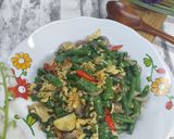 Gambar langkah 4 resipi Sayur Goreng Kacang Panjang & Telur.