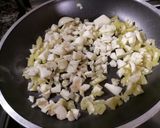 Foto del passaggio 1 della ricetta Barchette di melanzane ripiene di ricotta, polpa di melanzana, pecorino romano, avvolto nello speck