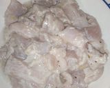 Foto del paso 1 de la receta: Ensalada diferente con pollo y cebolla en tempura dulce