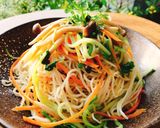 Hình bước làm 3 của món Mì nưa xào rau nấm