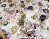 A picture of step 3 of Tawa Veg Pizza with Olives.