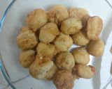 A picture of step 4 of Dahi vade.