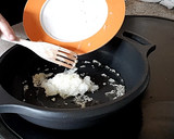 Foto del paso 4 de la receta: Arroz con calamares de lata