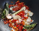 Foto langkah ke 2 dari resep Tumis cumi hitam pedas.