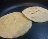 A picture of step 2 of Scrambled rancheros' eggs over rice.