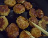 A picture of step 5 of Fluffy Teriyaki Tsukune with Wheat Gluten and Chicken Breast.