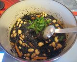 A picture of step 6 of Stir-fried and Braised Hijiki Seaweed and Soy Beans.