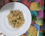 A picture of step 7 of Alfredo pasta.