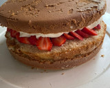 Foto del paso 6 de la receta: Torta de cumpleaños con bizcochuelo exquisita en Essen