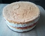 Tort urodzinowo-imieninowy z ozdobą czekoladową krok przepisu 9 zdjęcie