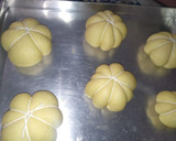 Foto langkah ke 4 dari resep Hallowen Sweet Bread.