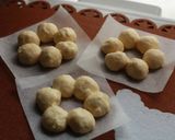 A picture of step 6 of Chewy and Moist "Pon-de-Ring" Doughnuts.