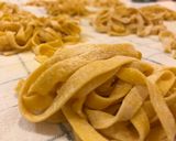 Foto del passaggio 5 della ricetta Tagliatelle fatte a mano 🤚🏼